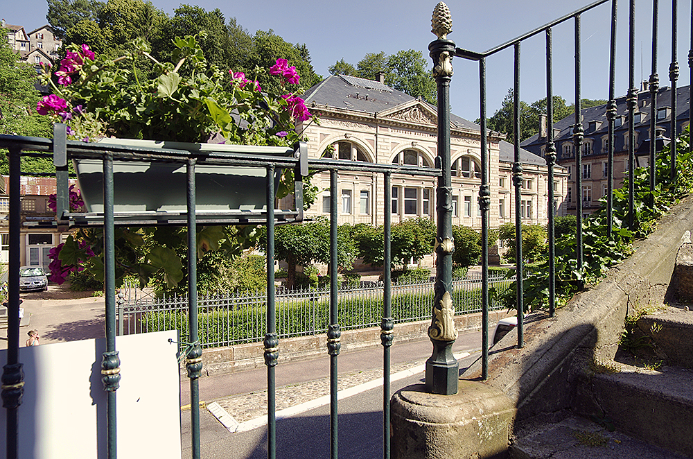 Rampe d'escalier face aux Palais Impérial